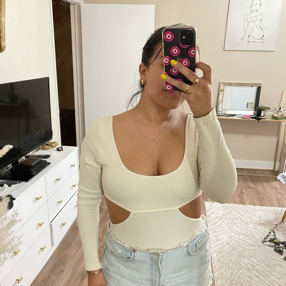 Cut Out Bodysuit - Picture 2 of 4